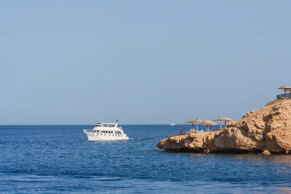 Big white boat in Red Sea. — Stock Photo, Image