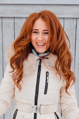 güzel kızıl saçlı kız.
