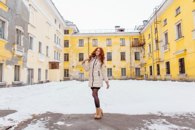 güzel kızıl saçlı kız.