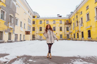 güzel kızıl saçlı kız.