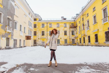 güzel kızıl saçlı kız.