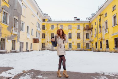 güzel kızıl saçlı kız.