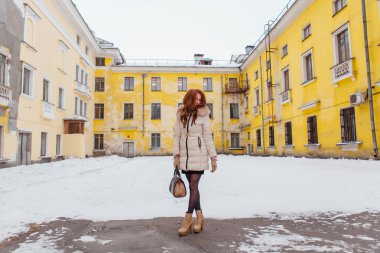 güzel kızıl saçlı kız.