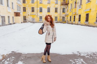 güzel kızıl saçlı kız.