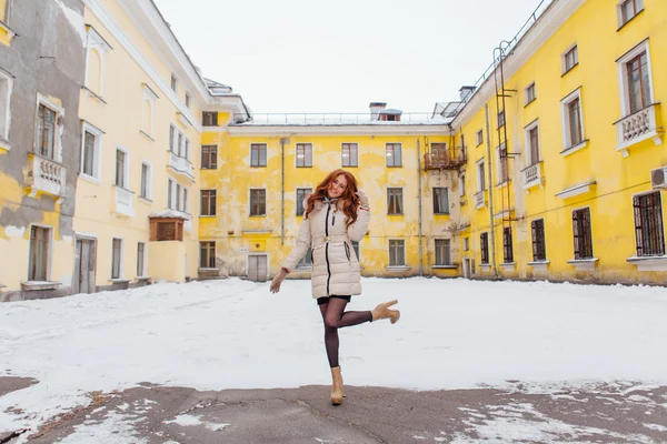 güzel kızıl saçlı kız.