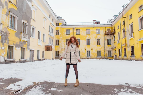 güzel kızıl saçlı kız.