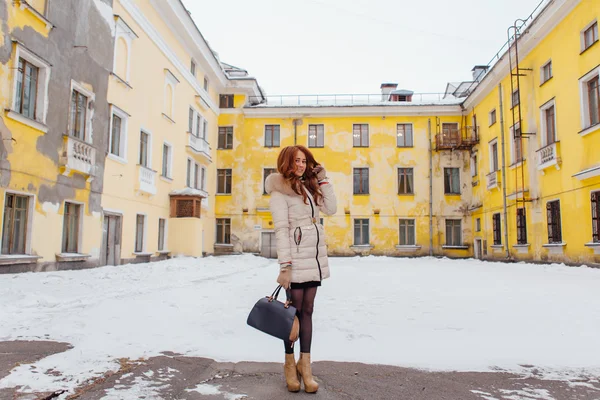 Bella ragazza capelli rossi . — Foto Stock