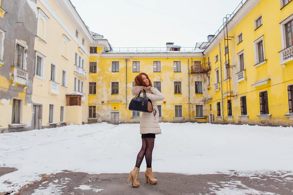 güzel kızıl saçlı kız.