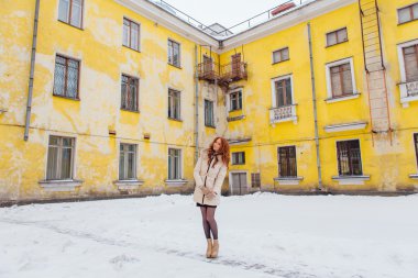 güzel kızıl saçlı kız.