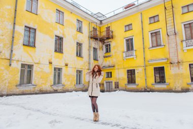 güzel kızıl saçlı kız.