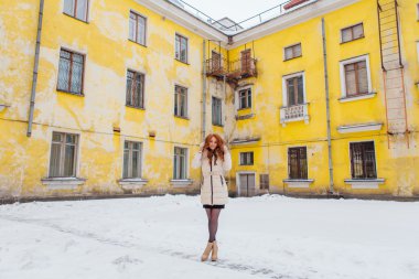 güzel kızıl saçlı kız.