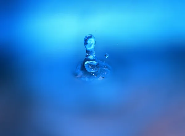 Water drop and splash — Stock Photo, Image