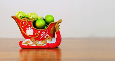 Noel dekorasyon - kızak ve topları