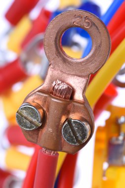 Terminalleri elektrik aksesuarları sarılmış