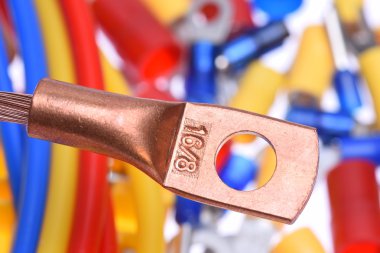 Terminalleri elektrik aksesuarları sarılmış