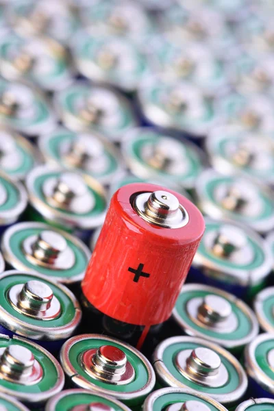 Alkaliskt batteri med selektiv fokus på enda batteri — Stockfoto
