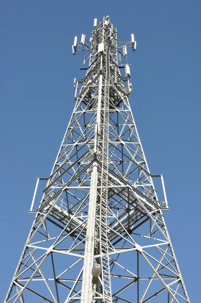 Telecomunicazione, torre rossa — Foto Stock