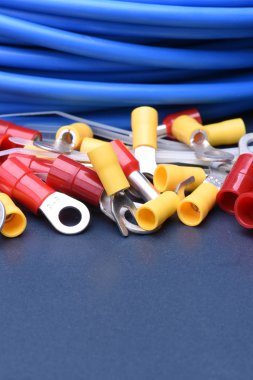 Terminal elektrik aksesuarları ve kablo yüzeyindeki