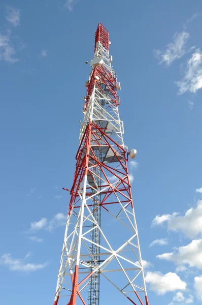 Gökyüzü kule telekomünikasyon — Stok fotoğraf