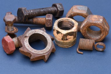 Eski mekanik parçaları metal arka plan üzerinde