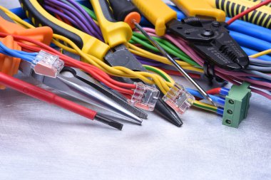 Elektrikçi ve kablo için Araçlar
