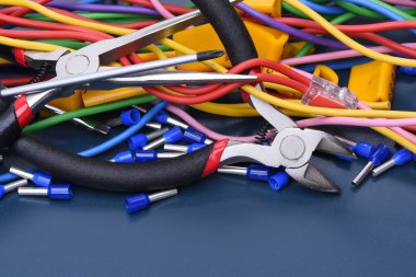 Elektrik araçları, bileşen ve kabloları