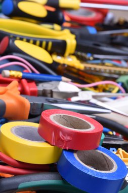 Araçlar ve elektrik yüklemelerinde kullanılan aksesuarlar