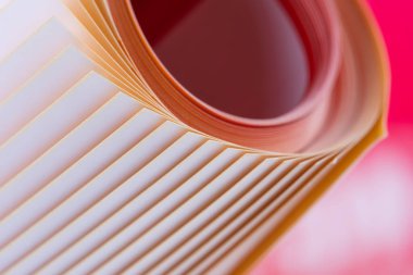 Renkli Katlanmış Kağıt Kapağı