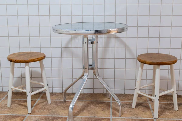 Krzesła Stół Przy Ścianie Domowym Barze Bistro — Zdjęcie stockowe