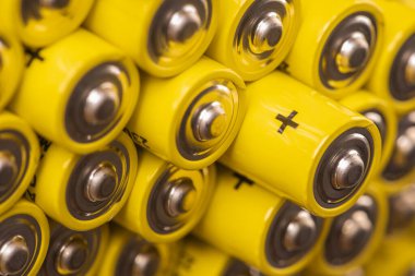 Alkali batarya AAA boyutu ve seçici odaklanma