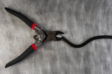 Kerpeten ve elektrik kablosu üst görünümü sevice ve bakım nesnesi