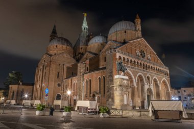 Padua 'lı Aziz Anthony Bazilikası gece görüşü