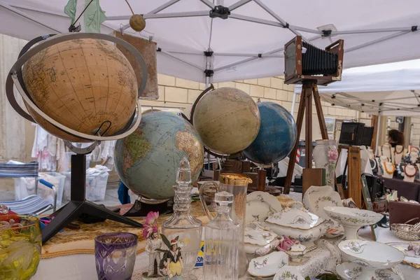 Antiguos Globos Porcelana Stand Del Mercado Antigüedades Arezzo Italia — Foto de Stock