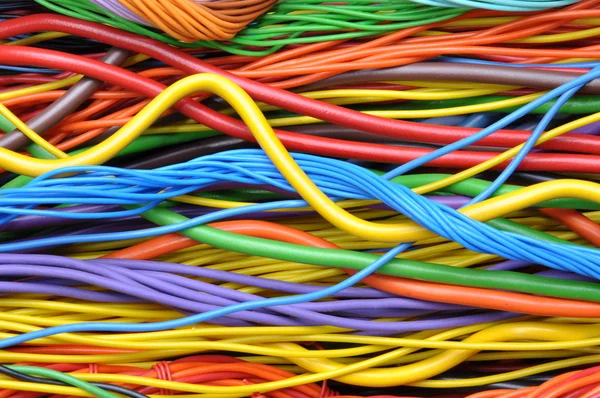 Cabos e fios elétricos coloridos — Fotografia de Stock