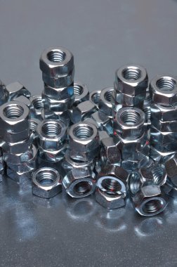 Parlak metal fındık
