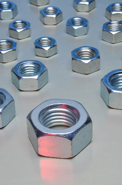 Porcas de aço na superfície metálica — Fotografia de Stock