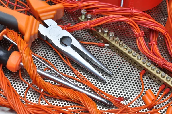 Pliers with electrical component