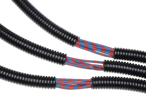 Tubi in plastica ondulata con cavi elettrici — Foto Stock