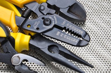 Metal yüzeyi elektrik tesisatı için Araçlar