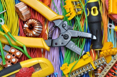 Elektrik tesisatlarında kullanılacak elektrikli bileşen kiti