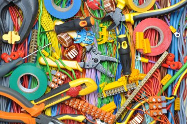 Elektrik tesisatlarında kullanılacak elektrikli bileşen kiti