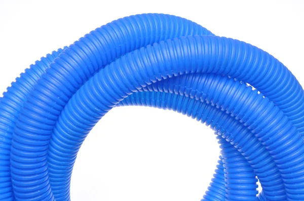 青いプラスチック段ボール管 — ストック写真