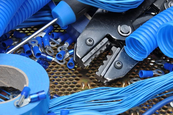 Verktyg och komponenter för elektrisk installation — Stockfoto