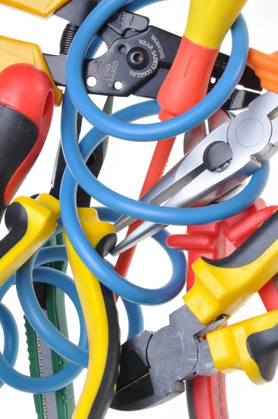 Hulpmiddelen en kabel gebruikt in elektrische installaties — Stockfoto