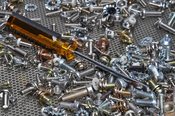 Screwdrivers and components bolts, nuts, washers, screw — 图库照片