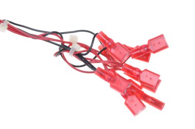 Kırmızı terminalleri ile elektrik kabloları