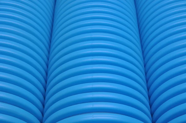 Blauwe kromlijnige buizen voor de industrie — Stockfoto