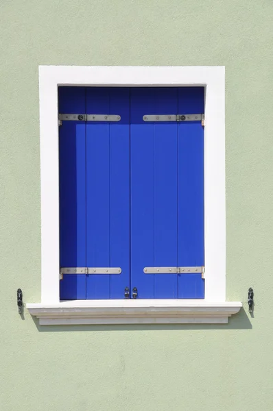 Fechado wIndow de madeira em tempo de siesta — Fotografia de Stock