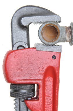 Kırmızı su tesisatçıları boru anahtarı ve sıhhi tesisat bileşen