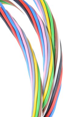 Çok renkli elektrik kabloları